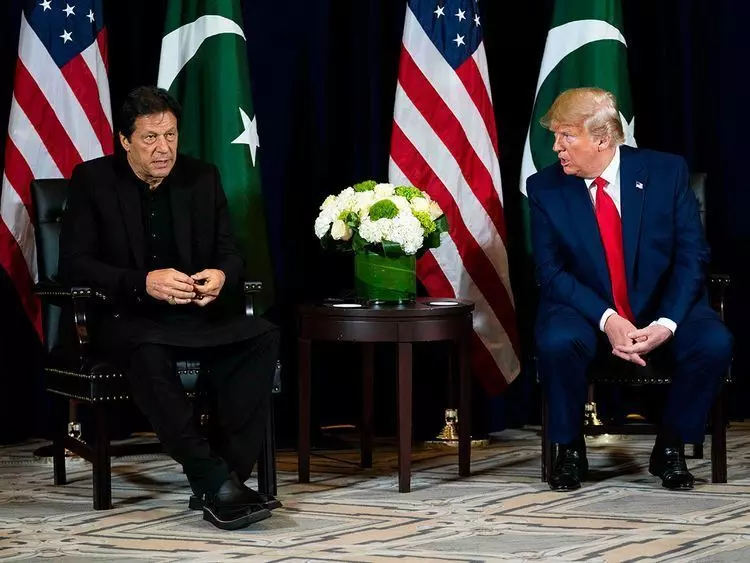 पाक PM इमरान खान ने जैसे ही लिया कश्‍मीर का नाम, ट्रंप ने यूं कर दी बोलती बंद, देखें- VIDEO