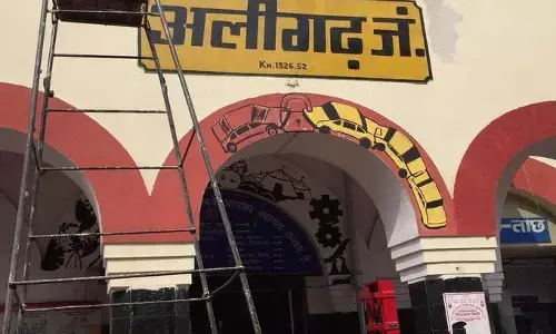 अलीगढ़ रेलवे स्टेशन पर सगे भाई बहन का नाटक कर रहे दो बच्चे निकले प्रेमी प्रेमिका, उम्र देखकर पुलिस के उड़े होश! अलीगढ़ रेलवे स्टेशन पर सगे भाई बहन का नाटक कर रहे दो बच्चे निकले प्रेमी प्रेमिका, उम्र देखकर पुलिस के उड़े होश!