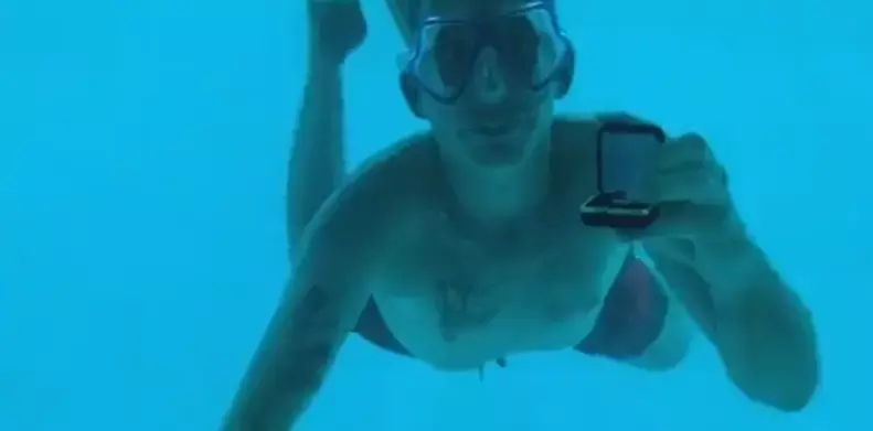 पानी में 30 फीट नीचे गर्लफ्रेंड को कर रहा था प्रपोज, हां करती उससे पहले ही हो गई मौत