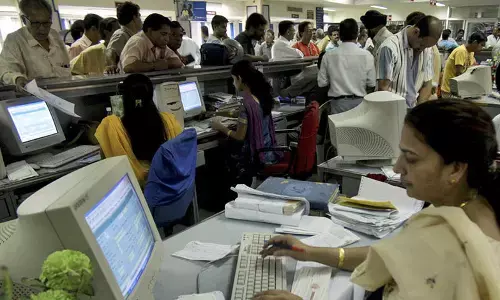 इस बैंक के कस्टमर्स को RBI का झटका, 6 माह तक कैश निकालना हुआ मुश्किल इस बैंक के कस्टमर्स को RBI का झटका, 6 माह तक कैश निकालना हुआ मुश्किल