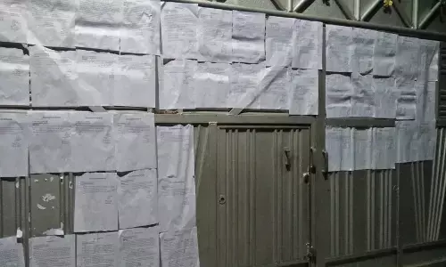 आज़म खान के दरवाजे पर नहीं बची जगह, जहाँ और नोटिस किये जा सके चस्पा अभी तो शुरुआत है! आज़म खान के दरवाजे पर नहीं बची जगह, जहाँ और नोटिस किये जा सके चस्पा अभी तो शुरुआत है!