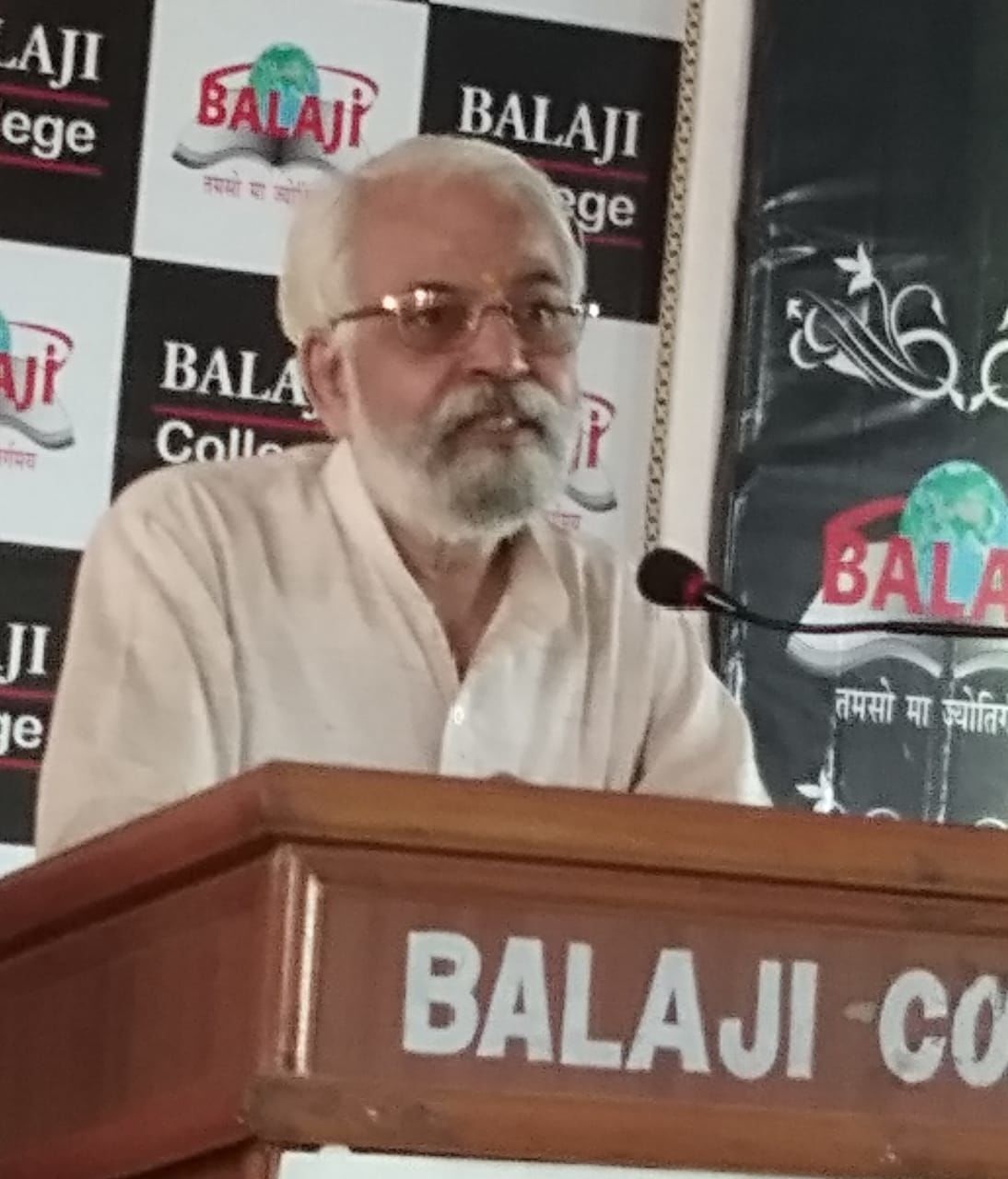 देश निर्माण की जिम्मेदारी आपके ऊपर है - ज्ञानेन्द्र रावत देश निर्माण की जिम्मेदारी आपके ऊपर है - ज्ञानेन्द्र रावत