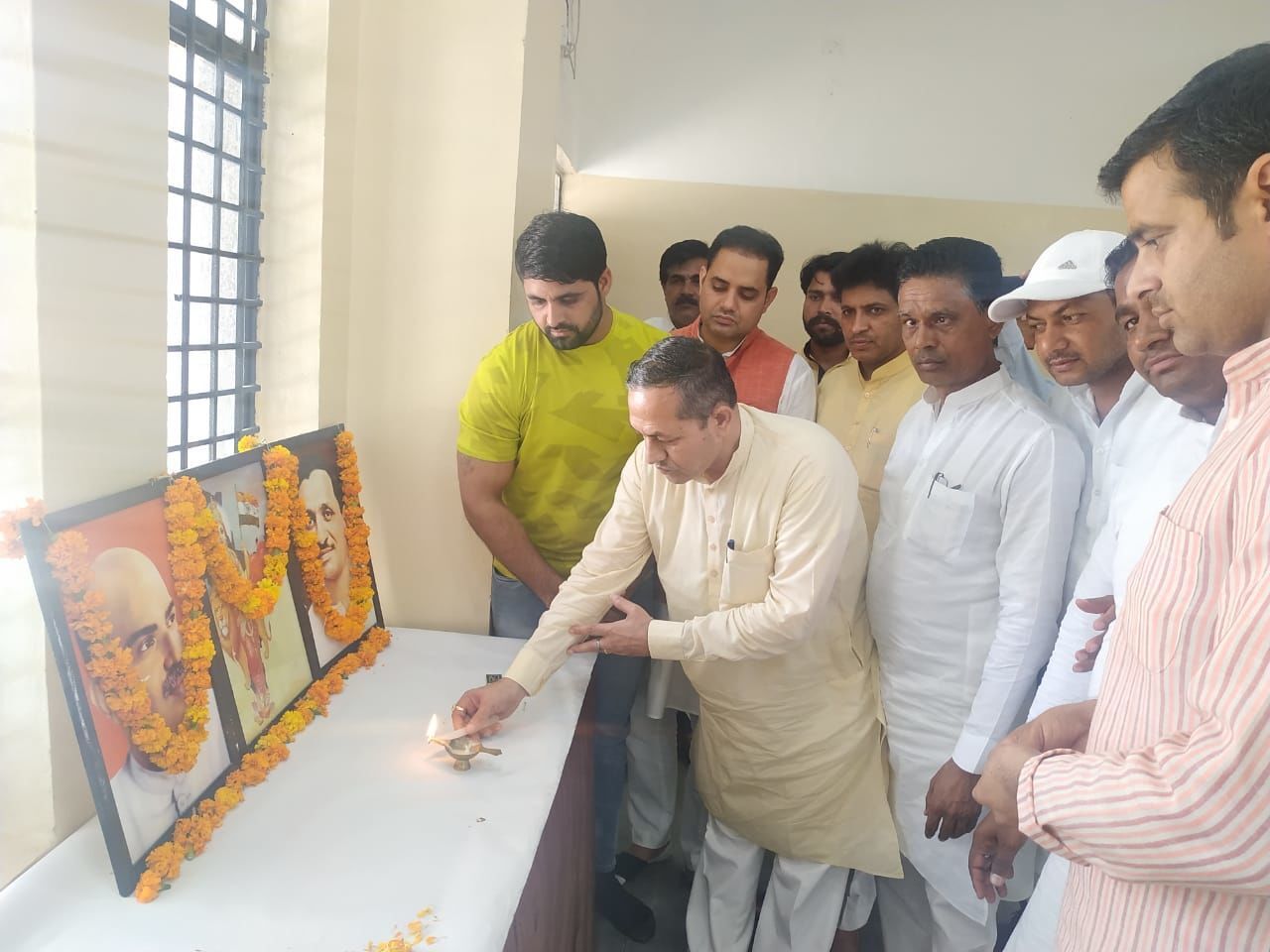 गन्ना किसान संस्थान के अध्यक्ष नवाब सिंह ने दीनदयाल उपाध्याय को दी श्रद्धांजलि गन्ना किसान संस्थान के अध्यक्ष नवाब सिंह ने दीनदयाल उपाध्याय को दी श्रद्धांजलि