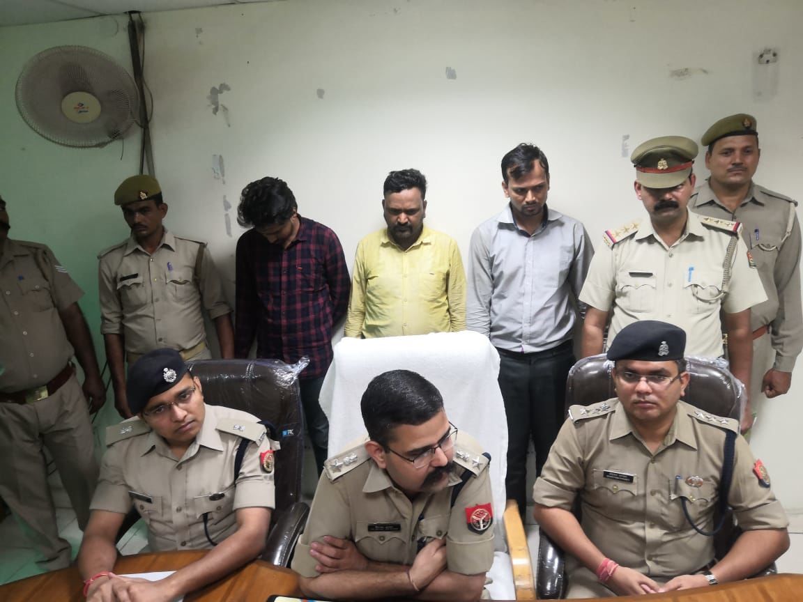 ब्लाइंड मर्डर के साथ हुआ फर्जी एमबीबीएस एडमिशन रैकेट का भंडाफोड़, 3 गिरफ्तार ब्लाइंड मर्डर के साथ हुआ फर्जी एमबीबीएस एडमिशन रैकेट का भंडाफोड़, 3 गिरफ्तार