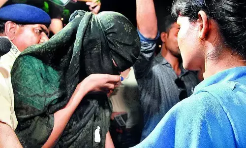 MP हनी ट्रैप: बॉलीवुड की कुछ हीरोइनों के नाम भी उजागर, 40 से ज़्यादा कॉल गर्ल्स, 18 साल की आरोपी खोलेगी कई राज!