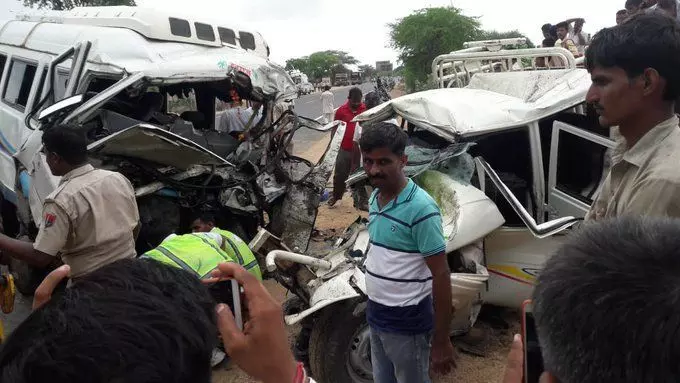 राजस्थान में बड़ा हादसा : जोधपुर के बालेसर में भीषण सड़क दुर्घटना, 15 लोगों की मौत, कई लोग जख्मी