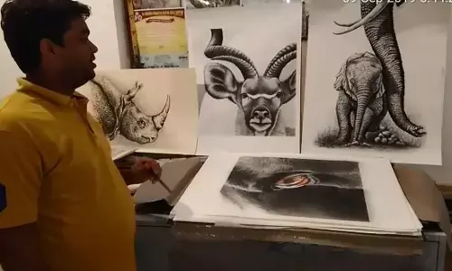 हाथों का जादू और कोयले का कमाल अनोखी कला