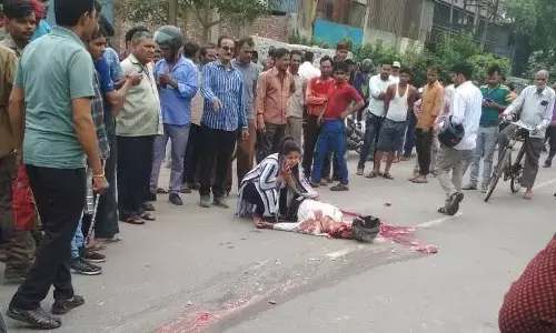 गाजियाबाद में भयानक एक्सीडेंट, बस ने स्कूटी सवार दो बहिनों में मारी टक्कर, एक की मौत