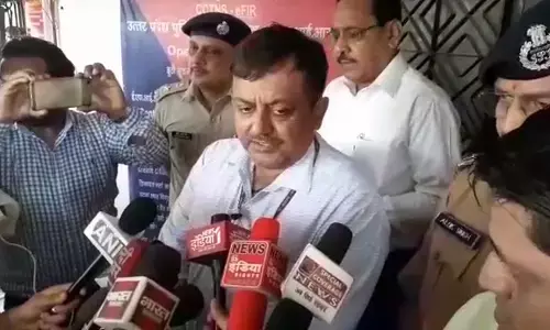 अपर मुख्य सचिव (गृह) अवनीश अवस्थी व IG मेरठ ने इंदिरापुरम थाने का किया औचक निरीक्षण, SHO को दिया 1 लाख का इनाम