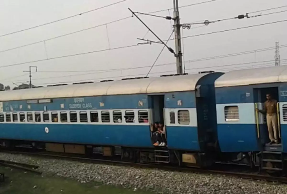 बरेली में सांसदों के साथ की मंडल रेल प्रबंधक ने बात, सांसदों ने दिए ये सुझाव स्टेशनों पर ट्रेनों के रुकने की की मांग बरेली में सांसदों के साथ की मंडल रेल प्रबंधक ने बात, सांसदों ने दिए ये सुझाव स्टेशनों पर ट्रेनों के रुकने की की मांग