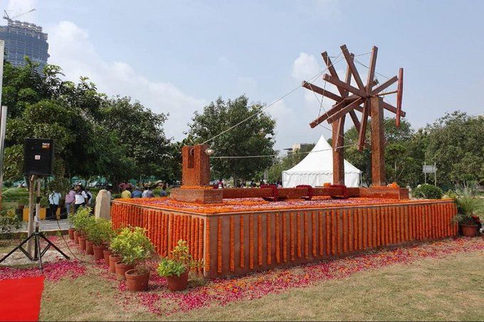 गाँधी जयंती पर दुनिया का सबसे बड़ा चरखा नोएडा में बना गाँधी जयंती पर दुनिया का सबसे बड़ा चरखा नोएडा में बना