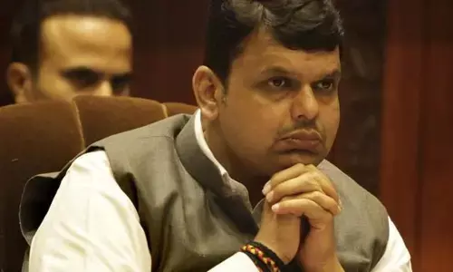 CM देवेंद्र फड़नवीस को SC से झटका, चुनावी हलफनामे में जानकारी छिपाने के मामले में HC का फैसला रद्द, चलेगा ट्रायल