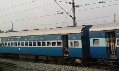 बरेली में सांसदों के साथ की मंडल रेल प्रबंधक ने बात, सांसदों ने दिए ये सुझाव स्टेशनों पर ट्रेनों के रुकने की की मांग बरेली में सांसदों के साथ की मंडल रेल प्रबंधक ने बात, सांसदों ने दिए ये सुझाव स्टेशनों पर ट्रेनों के रुकने की की मांग