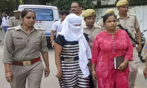 संबंध बनाने से इनकार करने पर पीड़िता के कपड़े फाड़ देता था चिन्मयानंद, सरकारी वकील का बड़ा खुलासा