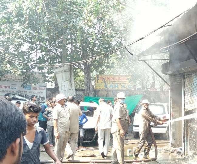 नोएडा के सैक्टर-16 की मोटर मार्किट में लगी भीषण आग नोएडा के सैक्टर-16 की मोटर मार्किट में लगी भीषण आग