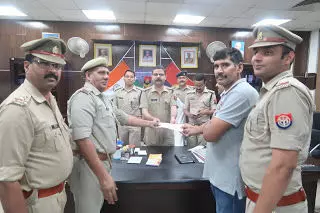 72 घंटो में चार शातिर बदमाशों को नोएडा पुलिस ने पकड़ा, एसएसपी ने दिया ईनाम 72 घंटो में चार शातिर बदमाशों को नोएडा पुलिस ने पकड़ा, एसएसपी ने दिया ईनाम