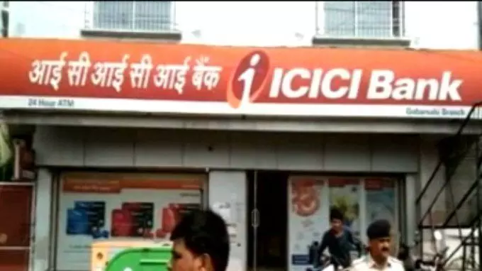 मुजफ्फरपुर में दिनदहाड़े ICICI बैंक में लूट, 8 लाख रुपए लेकर फरार हुए बदमाश