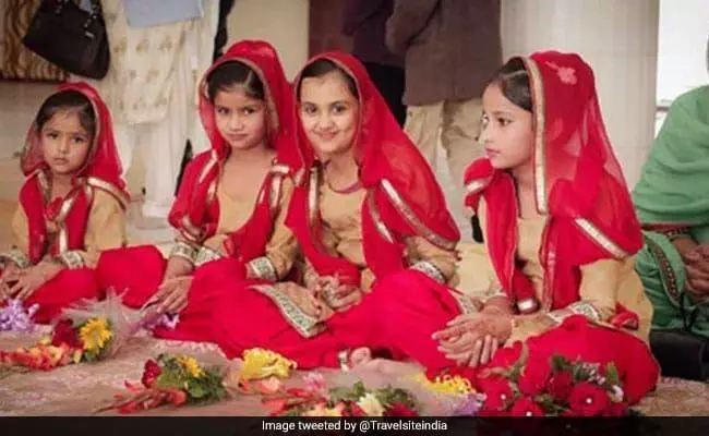 नवरात्रों में 2 से 9 साल तक की कन्याओं का करना चाहिए पूजन नवरात्रों में 2 से 9 साल तक की कन्याओं का करना चाहिए पूजन