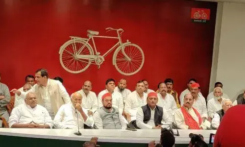 पूर्व सांसद रमाकांत यादव और फूलन देवी की बहन समाजवादी पार्टी में शामिल