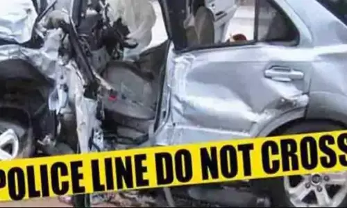 झांसी में बड़ा सड़क हादसा, ट्रक और मैक्सी की टक्कर में 8 लोगों की मौत झांसी में बड़ा सड़क हादसा, ट्रक और मैक्सी की टक्कर में 8 लोगों की मौत