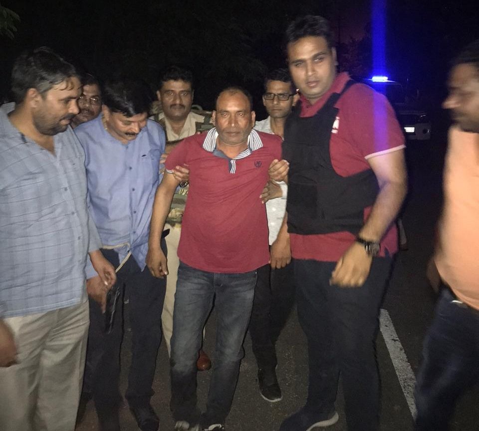 मात्र छः दिनों के अंदर पुलिस ने रागिनी गायक के ब्लाइंड मर्डर का किया खुलासा मात्र छः दिनों के अंदर पुलिस ने रागिनी गायक के ब्लाइंड मर्डर का किया खुलासा