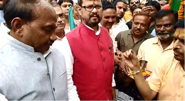 परिवहन मंत्री अशोक कटारिया ने किया AC बस का शुभारंभ परिवहन मंत्री अशोक कटारिया ने किया AC बस का शुभारंभ