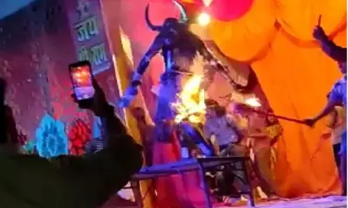 मुजफ्फरनगर : आखिर जिंदगी की जंग हार गया रामलीला में झुलसा अंकित, मौत की दहलीज तक ले गया ताड़का के अभिनय का शौक मुजफ्फरनगर : आखिर जिंदगी की जंग हार गया रामलीला में झुलसा अंकित, मौत की दहलीज तक ले गया ताड़का के अभिनय का शौक