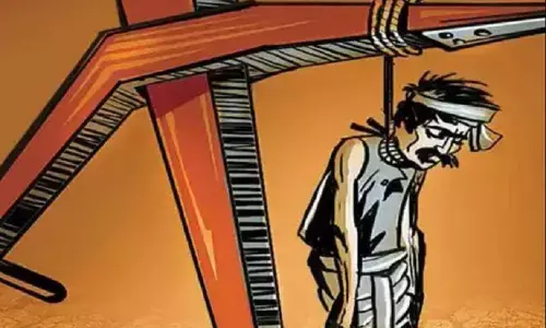 उत्तर प्रदेश के महोबा और हमीरपुर जिले में दो कर्जदार किसानों ने की आत्महत्या उत्तर प्रदेश के महोबा और हमीरपुर जिले में दो कर्जदार किसानों ने की आत्महत्या