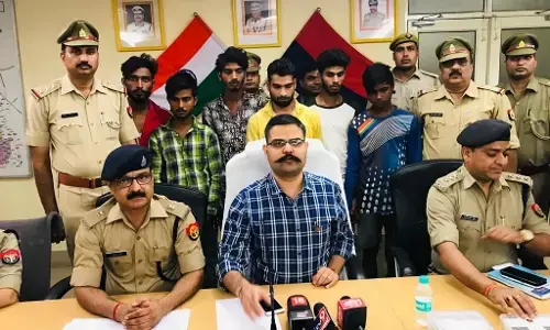 विजय दशमी पर नोएडा पुलिस की बड़ी कामयाबी, आधा दर्जन लुटेरों से लूट के डेढ़ दर्जन मोबाइल समेत 5 सेटअप बॉक्स किये बरामद