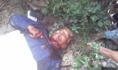 कुशीनगर में आज अखबार के पत्रकार राधेश्याम शर्मा की गला रेतकर कर दी हत्या कुशीनगर में आज अखबार के पत्रकार राधेश्याम शर्मा की गला रेतकर कर दी हत्या