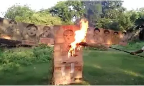 रावण की जगह सांसद, मंत्रियो और अफसरों का किया गया पुतला दहन