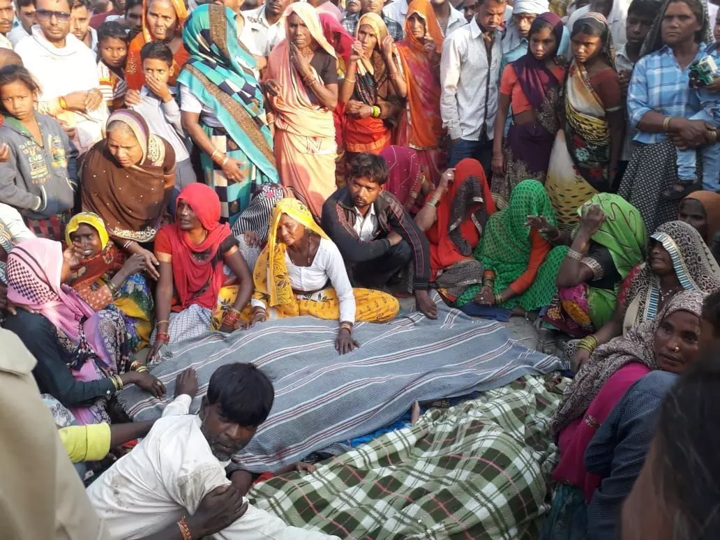 बुलंदशहर में बड़ा हादसा, सो रहे श्रद्धालुओं को कुचलती हुई बस निकल गई , रह गया लाशों के ढेर