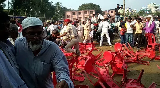 तेजस्वी यादव की सभा में हंगामा, एक दूसरे पर लोगों ने फेंकी कुर्सियां, पुलिस ने किया लाठीचार्ज