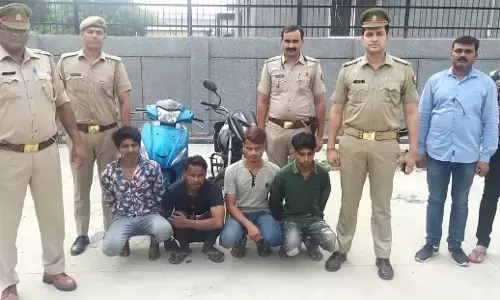 नोएडा पुलिस की बड़ी कामयाबी, थाना फेस-3 पुलिस ने 4 शातिर वाहन चोर व मोबाइल लुटेरे किए गिरफ्तार नोएडा पुलिस की बड़ी कामयाबी, थाना फेस-3 पुलिस ने 4 शातिर वाहन चोर व मोबाइल लुटेरे किए गिरफ्तार