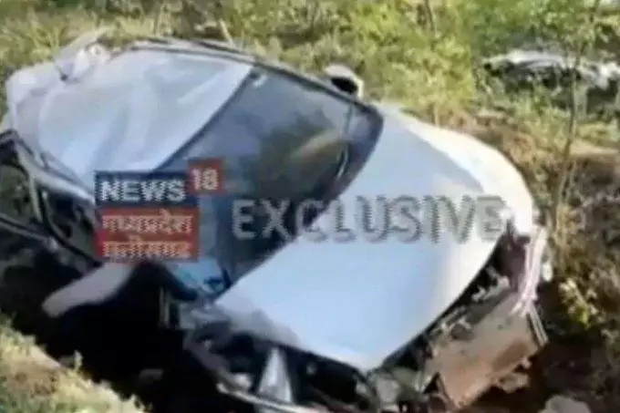होशंगाबाद में दर्दनाक हादसाः ध्यानचंद हॉकी टूर्नामेंट में खेलने जा रहे 7 हॉकी खिलाड़ियों की कार पेड़ से टकराई, 4 की मौत होशंगाबाद में दर्दनाक हादसाः ध्यानचंद हॉकी टूर्नामेंट में खेलने जा रहे 7 हॉकी खिलाड़ियों की कार पेड़ से टकराई, 4 की मौत