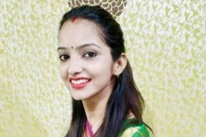 बीजेपी विधायक की बेटी साक्षी मिश्रा को फिर मिली धमकी, बाहुबली हरिशंकर तिवारी का बताया रिश्तेदार बीजेपी विधायक की बेटी साक्षी मिश्रा को फिर मिली धमकी, बाहुबली हरिशंकर तिवारी का बताया रिश्तेदार