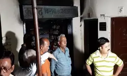 यूपी के झांसी में लगी भीषण आग, एक ही परिवार के 4 सदस्यों की जिंदा जलकर मौत यूपी के झांसी में लगी भीषण आग, एक ही परिवार के 4 सदस्यों की जिंदा जलकर मौत