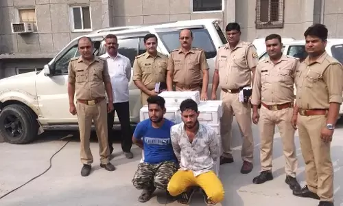 नोएडा पुलिस ने 2 शातिर शराब तस्कर किए गिरफ्तार, भारी मात्रा में अवैध शराब बरामद नोएडा पुलिस ने 2 शातिर शराब तस्कर किए गिरफ्तार, भारी मात्रा में अवैध शराब बरामद