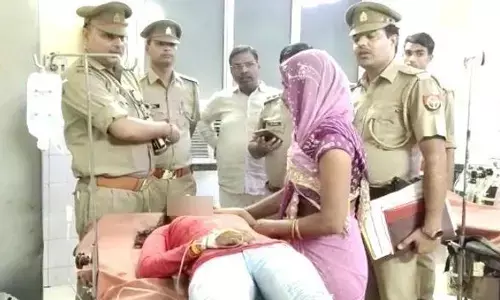 एटा: कोचिंग से लौट रही छात्रा से मनचलों ने की छेड़छाड़, विरोध करने पर मारी गोली एटा: कोचिंग से लौट रही छात्रा से मनचलों ने की छेड़छाड़, विरोध करने पर मारी गोली