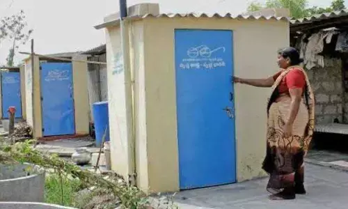 संभल एसडीएम की अनोखी पहल - करवाचौथ पर कीजिए सेल्फी पोस्ट, टॉयलेट बनवाएगा प्रशासन