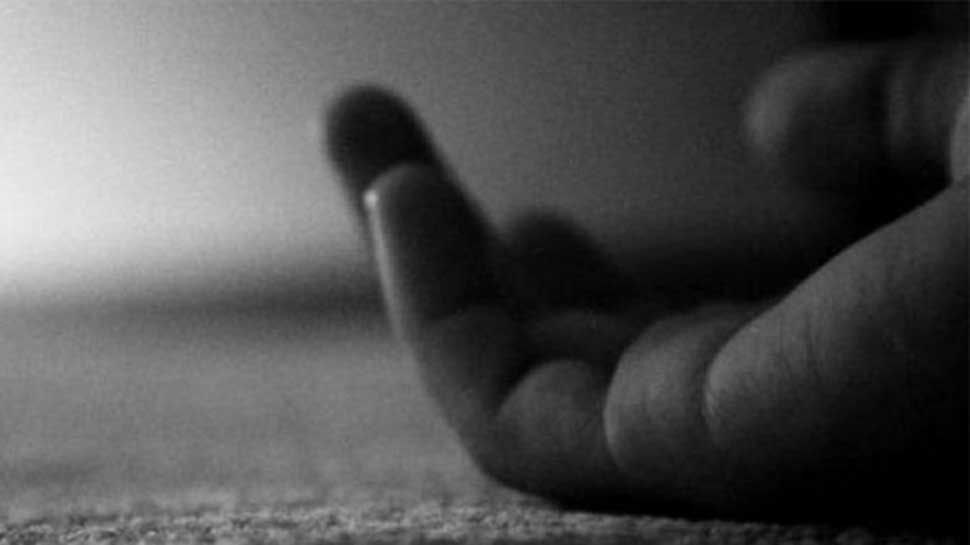 3 भाई-बहनों ने एक साथ की आत्महत्या, सुसाइड नोट में लिखा... हमारी फोटो अखबार में मत छापना 3 भाई-बहनों ने एक साथ की आत्महत्या, सुसाइड नोट में लिखा... हमारी फोटो अखबार में मत छापना