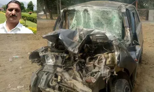 केंद्रीय मंत्री संतोष गंगवार के निजी सचिव की कार दुर्घटना में मौत