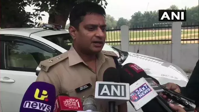 मुरादाबाद पुलिस, रामपुर पुलिस और STF ने चेकिंग के दौरान 5 संदिग्धों को ट्रेन से लिया हिरासत में मुरादाबाद पुलिस, रामपुर पुलिस और STF ने चेकिंग के दौरान 5 संदिग्धों को ट्रेन से लिया हिरासत में