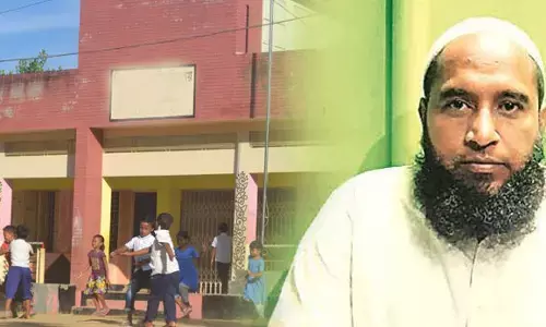 लब पे आती है दुआ प्रार्थना कराने वाले टीचर फुरकान अली बहाल, लेकिन ट्रांसफर हुआ,जानें- पूरा मामला लब पे आती है दुआ प्रार्थना कराने वाले टीचर फुरकान अली बहाल, लेकिन ट्रांसफर हुआ,जानें- पूरा मामला