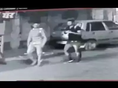 यूपी के शाहजहांपुर में देखे गए कमलेश तिवारी के हत्यारे, CCTV विडियो आया सामने यूपी के शाहजहांपुर में देखे गए कमलेश तिवारी के हत्यारे, CCTV विडियो आया सामने