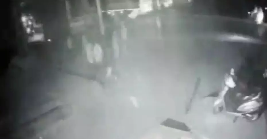 प्रयागराज में कोचिंग के बाहर बम बाजी से दहशत
