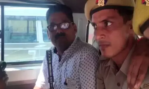 यूपी उपचुनाव: रामपुर में 7 फर्जी एजेंट पकड़े, सपा प्रत्याशी के पक्ष में कर रहे थे काम! यूपी उपचुनाव: रामपुर में 7 फर्जी एजेंट पकड़े, सपा प्रत्याशी के पक्ष में कर रहे थे काम!