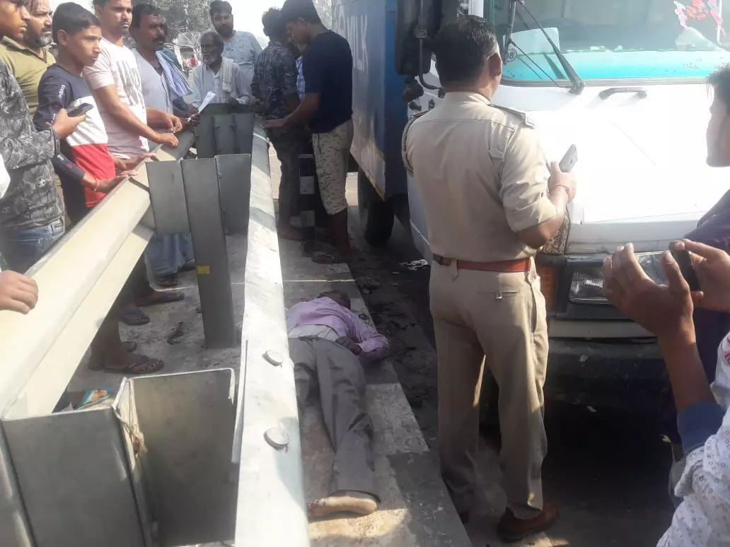 दुर्घटना में बाइक सवार अधेड़ की मौत, रामनगर चौराहा पर मंगलवार की सुबह हुई घटना, पुलिस ने चालक को लिया हिरासत में