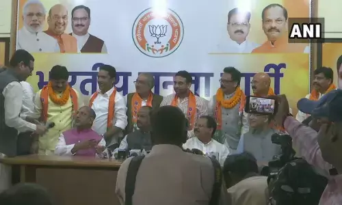 झारखंड में विपक्षीओं को दिया बीजेपी ने बड़ा झटका, जब 6 विधायकों ने थाम लिया बीजेपी का दामन