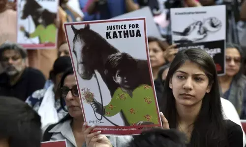 कठुआ कांड की जांच करने वाली SIT खुद फंसी, 6 सदस्यों पर FIR के निर्देश कठुआ कांड की जांच करने वाली SIT खुद फंसी, 6 सदस्यों पर FIR के निर्देश